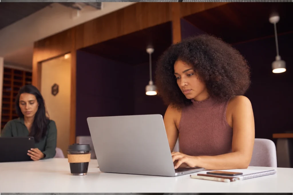 Os desafios de quem está começando um negócio e como o coworking pode ajudar.